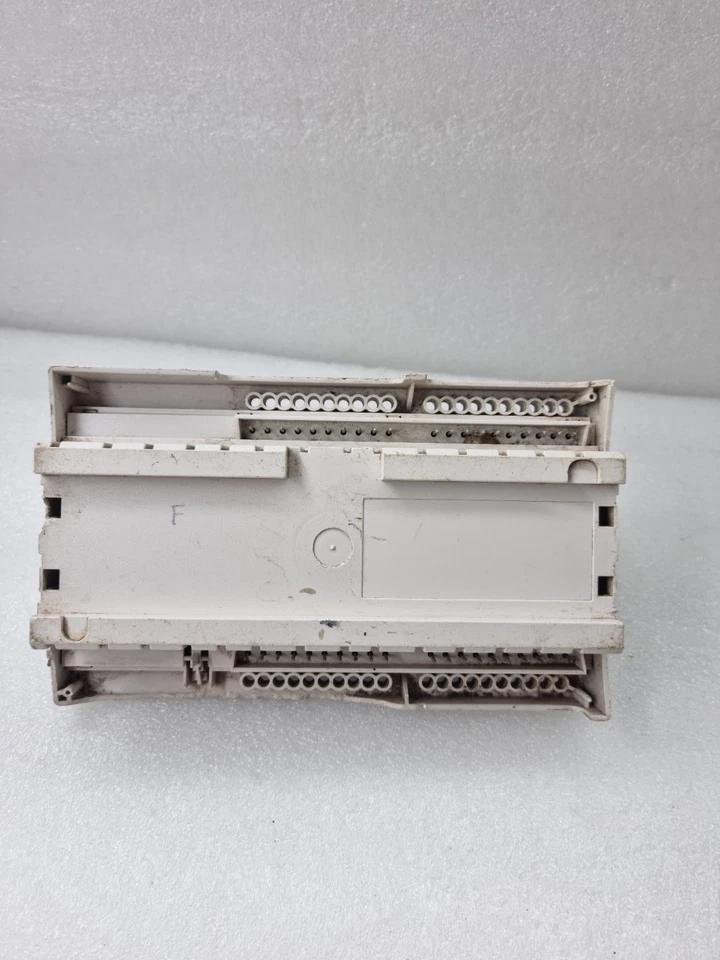 SCHNEIDER TAX XENTA 302 PROGRAMMABLE CONTROLLER